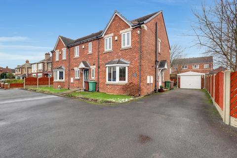 3 bedroom townhouse for sale, Jardine Avenue, Featherstone, Pontefract, West Yorkshire, WF7