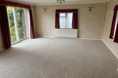 3 bedroom detached bungalow to rent, Whitehayes Close, Kilmington EX13