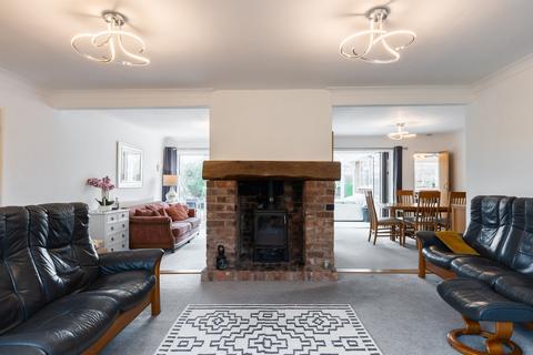 Chessells Henley Road, Ullenhall, Henley-in-arden, B95 5NW