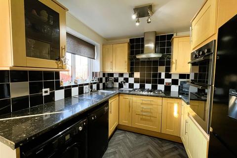 2 bedroom semi-detached house for sale, Fieldhurst Court, Bradford BD4