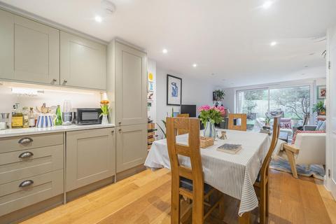 2 Montrose Way, London, SE23 2DG