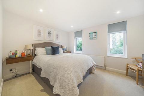 2 Montrose Way, London, SE23 2DG