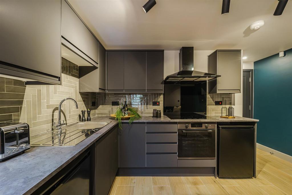 024-A7 R08942-HDR.jpg