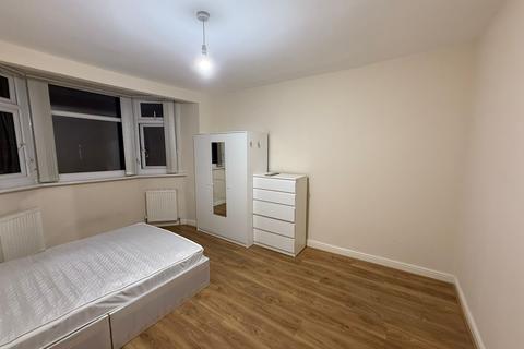 1 bedroom in a house share to rent, Rosebank Avenue