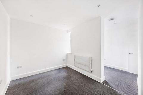 2 bedroom apartment to rent, Boston Road, Hanwell, W7