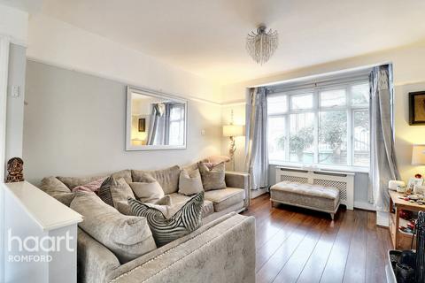 4 bedroom semi-detached house for sale, Maidstone Avenue, Romford, RM5 3DB