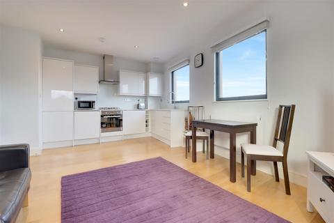 2 bedroom flat for sale, Hemstal Road, London