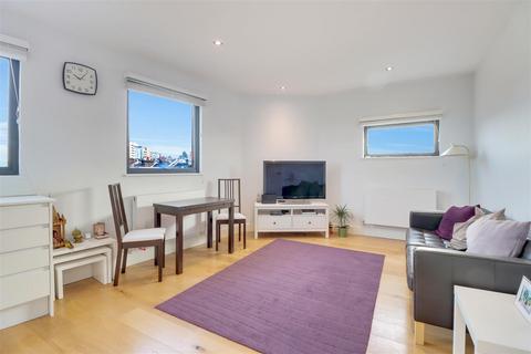 2 bedroom flat for sale, Hemstal Road, London