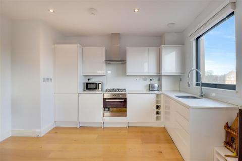 2 bedroom flat for sale, Hemstal Road, London