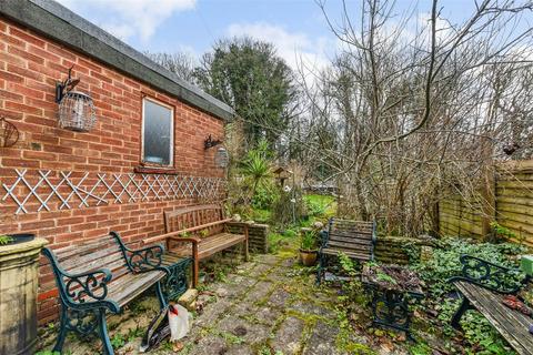 6 Canada Road, Arundel, BN18 9HY
