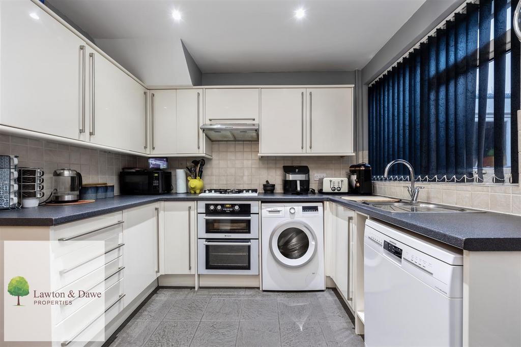 Hawkins Crescent 44-018.jpg