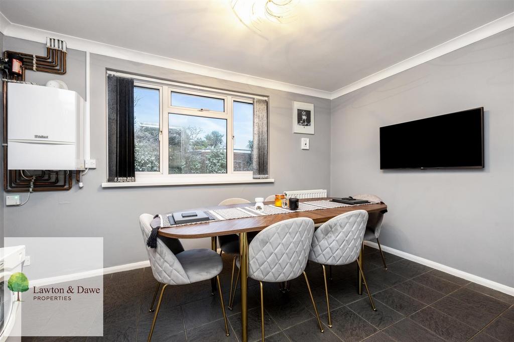 Hawkins Crescent 44-019.jpg