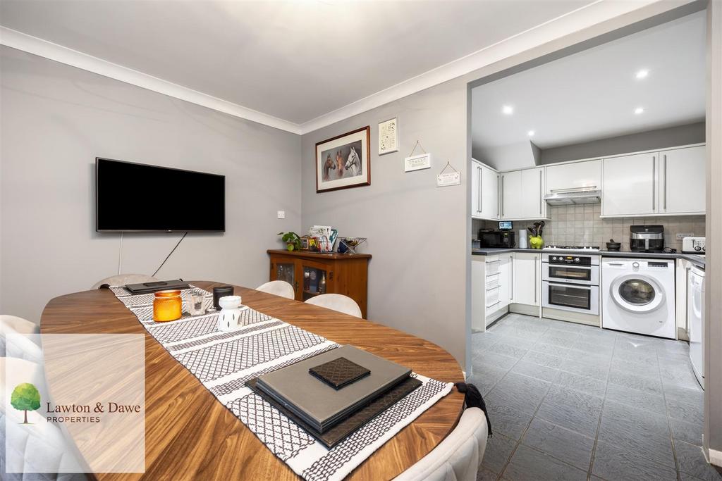 Hawkins Crescent 44-021.jpg