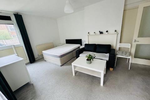 Studio to rent, Briggs House, Chambord Street, Shoreditch, E2