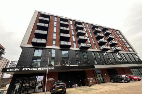 2 bedroom apartment to rent, Lockgate Square, Salford