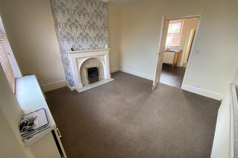 2 bedroom house to rent, Queen Street, Hucknall, Nottingham