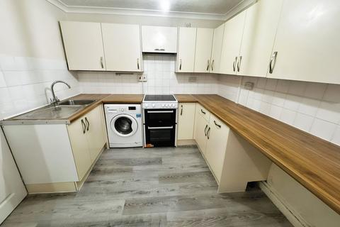 4 bedroom terraced house to rent, Guppy Street, Swindon, SN2 2BJ