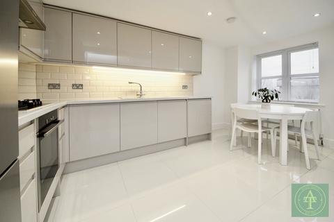 2 bedroom flat for sale, Park Road, Southgate, London, N14