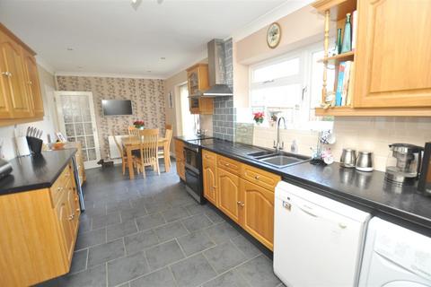 5 bedroom house to rent, Hornbeam Road, Guildford