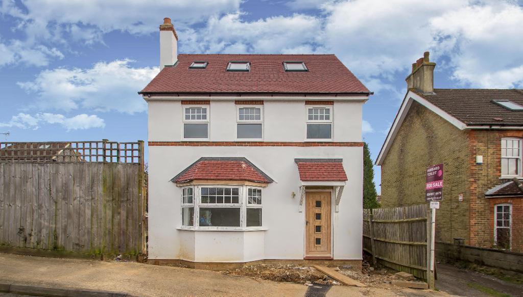 Money Road, Caterham, Surrey, CR3 5TF 3 bed detached house £400,000