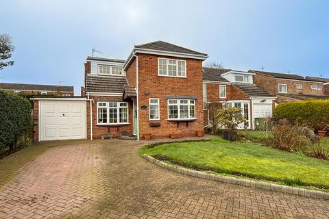 4 bedroom detached house for sale, Lloyd Close, Warwick