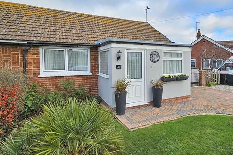 2 bedroom semi-detached bungalow for sale, Essex Avenue, Herne Bay, CT6 8AA