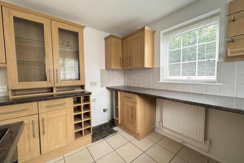 2 bedroom semi-detached house to rent, Barnston Close, Wigmore, Luton, LU2 9RZ