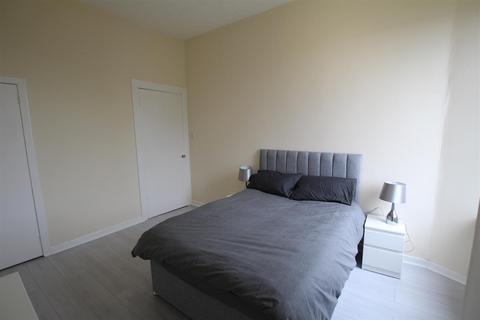 2 bedroom flat to rent, Dempster Street, Greenock PA15