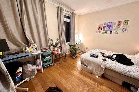 4 bedroom terraced house to rent, Palace Road, London N11