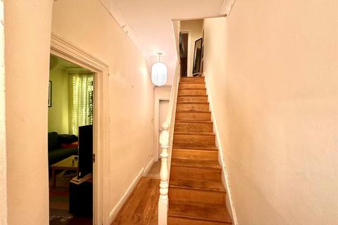 4 bedroom terraced house to rent, Palace Road, London N11