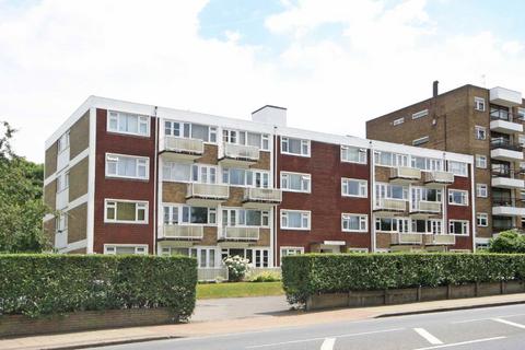 3 bedroom flat to rent, Putney Hill, London SW15