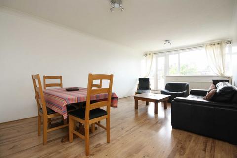 3 bedroom flat to rent, Putney Hill, London SW15