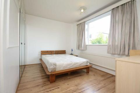 3 bedroom flat to rent, Putney Hill, London SW15