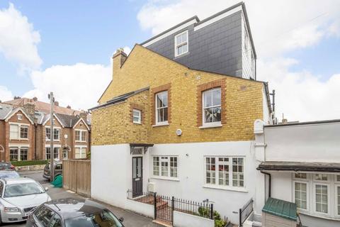 4 bedroom semi-detached house to rent, Waveney Avenue, London SE15