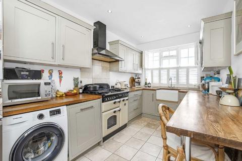 4 bedroom semi-detached house to rent, Waveney Avenue, London SE15