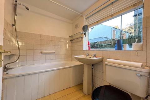 1 bedroom apartment to rent, Tregothnan Road, London