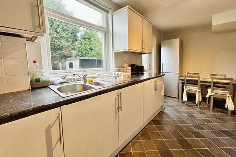 9 Leafield Grove, Bradford, BD2 3SA