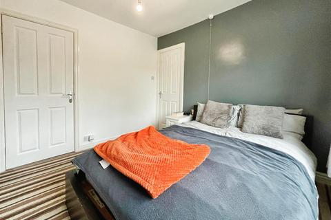 9 Leafield Grove, Bradford, BD2 3SA