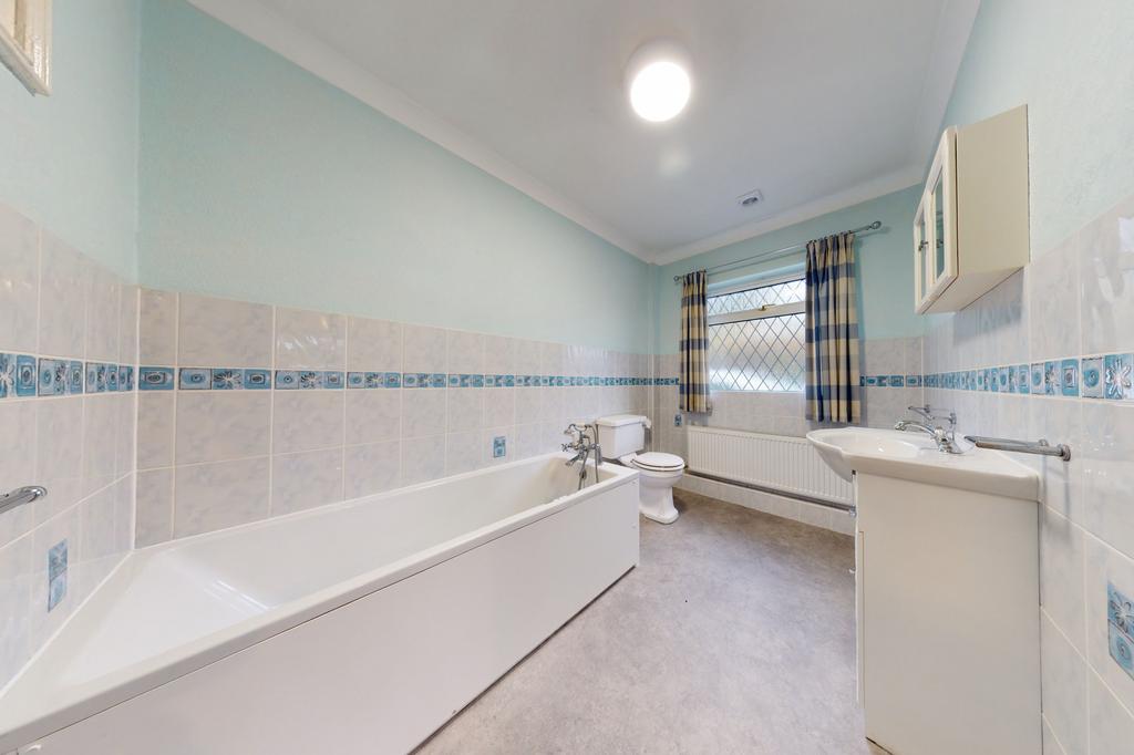 En-Suite Bathroom