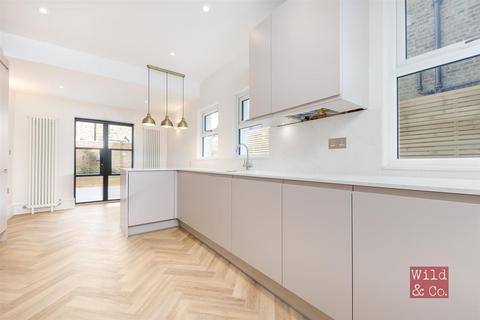 5 bedroom house for sale, Linscott Road, Hackney