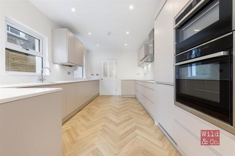 7 Linscott Road, London, E5 0RD