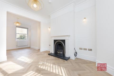 7 Linscott Road, London, E5 0RD