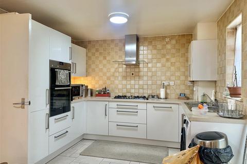 4 bedroom semi-detached house for sale, Holden Street, Leicester LE4