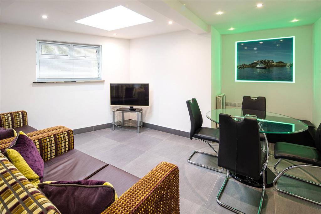 Living/Dining Area