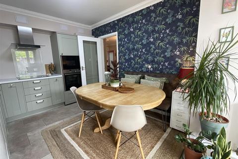 2 bedroom ground floor flat for sale, Alinora Avenue, Goring By Sea, Worthing, West Sussex