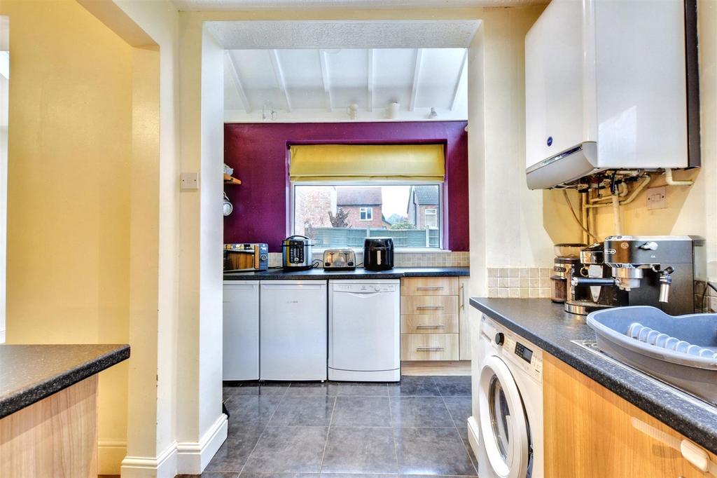 Kitchen 2.jpeg