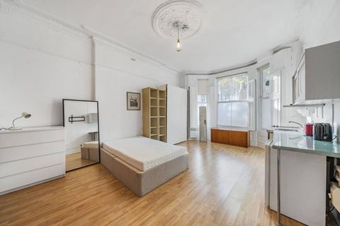 Studio to rent, Marloes Road, Kensington, London, W8