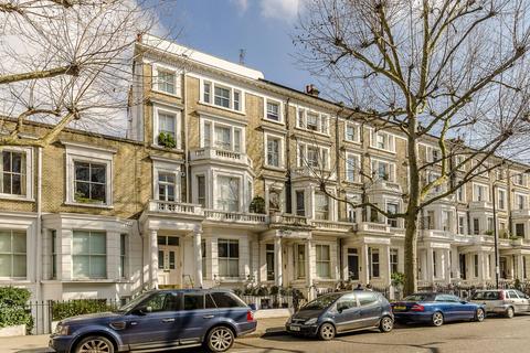 Studio to rent, Marloes Road, Kensington, London, W8