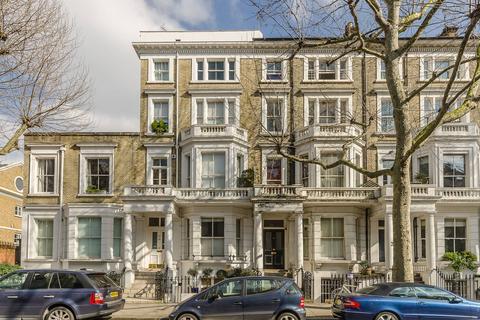 Studio to rent, Marloes Road, Kensington, London, W8