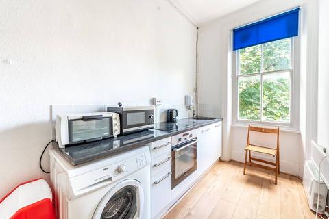 Studio to rent, Marloes Road, Kensington, London, W8